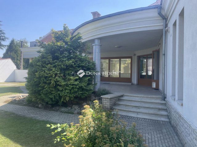 Kiadó családi ház, albérlet, Kecskeméten 800 E Ft / hó