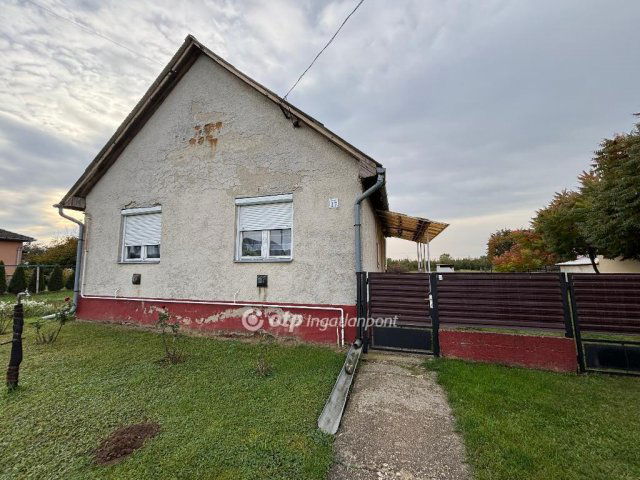 Eladó családi ház, Dögén 15.9 M Ft, 2+1 szobás