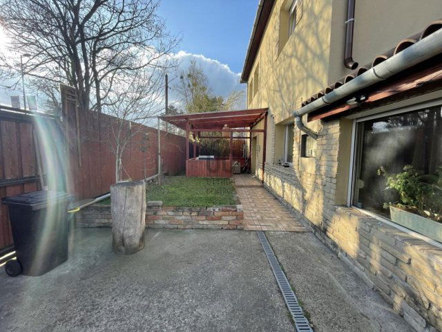 Eladó családi ház, Budapesten, IV. kerületben 140 M Ft, 4 szobás