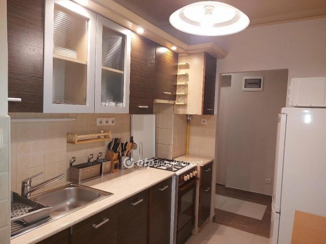 Eladó téglalakás, Pécsett 32.5 M Ft, 1 szobás