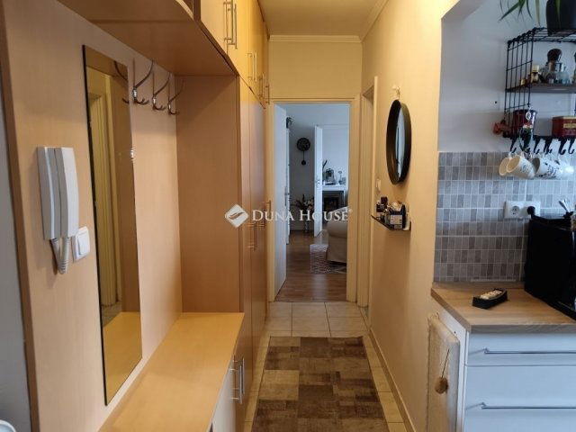 Eladó téglalakás, Pécsett 46.9 M Ft, 3 szobás
