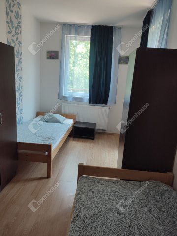 Kiadó téglalakás, albérlet, Tatán 560 E Ft / hó, 4 szobás