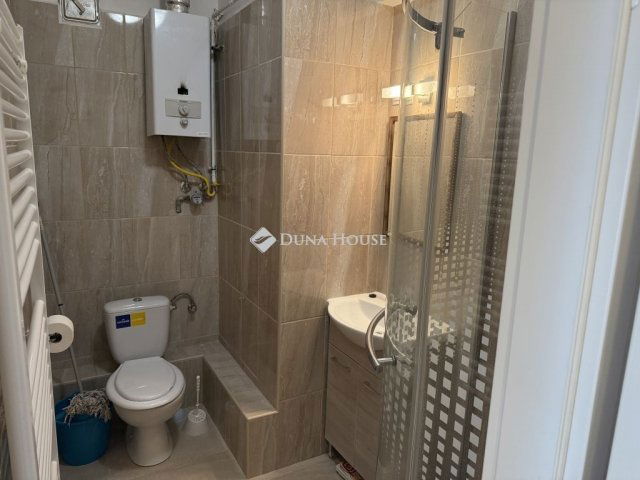 Kiadó téglalakás, albérlet, Pécsett 150 E Ft / hó, 1 szobás