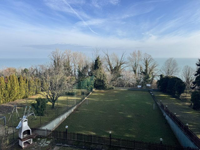 Eladó családi ház, Balatonszepezden 219.99 M Ft, 13 szobás