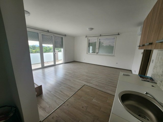 Kiadó téglalakás, albérlet, Gödön 300 E Ft / hó, 3 szobás