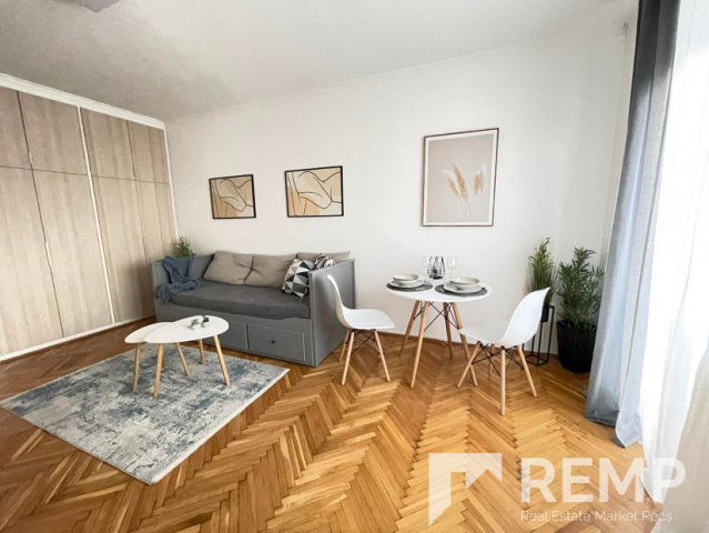 Eladó téglalakás, Pécsett 49.9 M Ft, 2 szobás