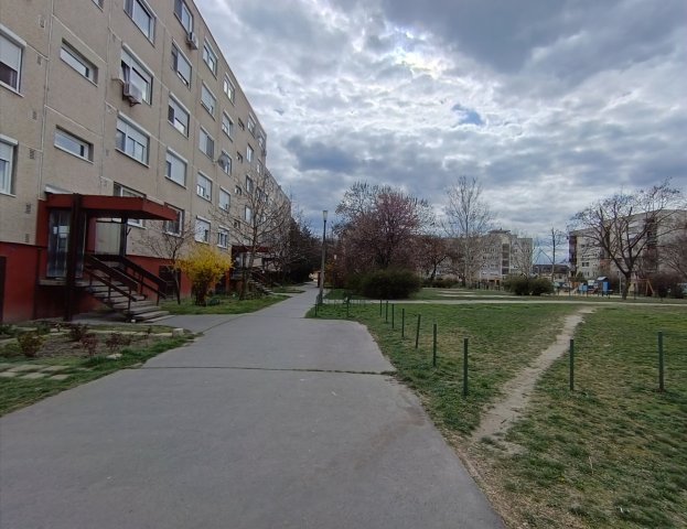 Eladó panellakás, Cegléden 42.9 M Ft, 3 szobás