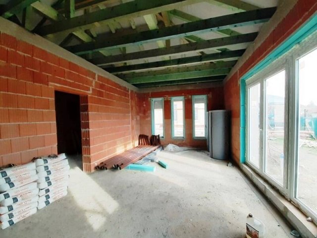 Eladó családi ház, Nagytarcsán 127.9 M Ft, 5 szobás