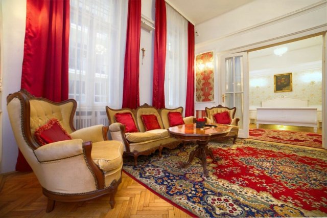 Eladó téglalakás, Budapesten, V. kerületben, Vértanúk terén