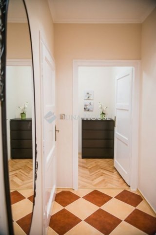 Eladó téglalakás, Budapesten, V. kerületben 72.8 M Ft, 1 szobás