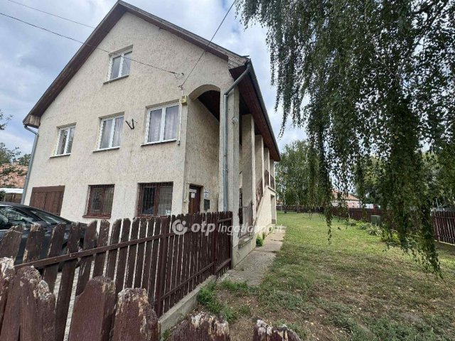 Eladó családi ház, Hosszúpályin 69.9 M Ft, 7 szobás