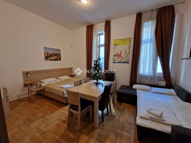 Eladó téglalakás, Budapesten, VII. kerületben 102.99 M Ft
