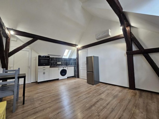 Eladó téglalakás, Kaposváron, Fő utcában 37.9 M Ft, 1+1 szobás