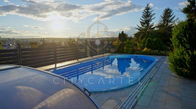 Eladó családi ház, Egerben 489 M Ft, 10 szobás