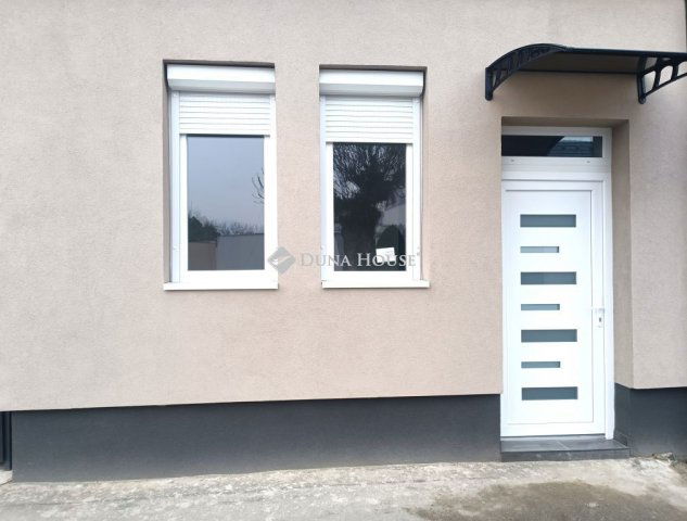 Eladó családi ház, Gyulán 23.5 M Ft, 1 szobás