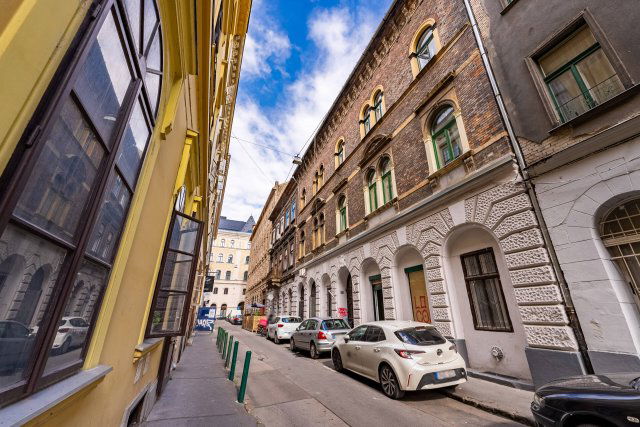 Eladó téglalakás, Budapesten, VI. kerületben 45 M Ft, 1 szobás