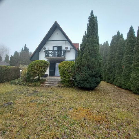 Eladó nyaraló, Balatonfenyvesen 129 M Ft, 4 szobás