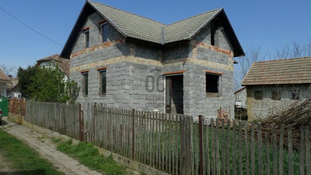 Eladó családi ház, Tiszacsegén 9.9 M Ft, 4 szobás