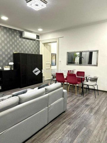 Eladó téglalakás, Budapesten, VI. kerületben, Szív utcában