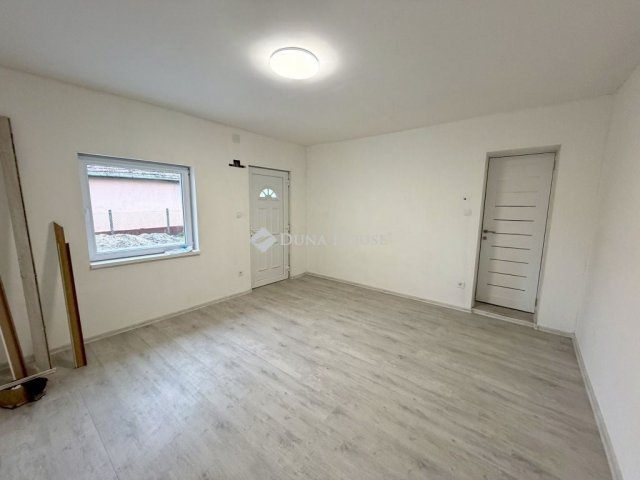 Eladó családi ház, Előszálláson 65 M Ft, 3 szobás