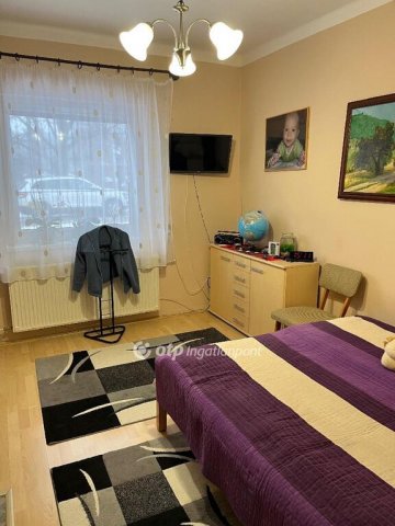 Eladó családi ház, Ajkán 49 M Ft, 2+1 szobás