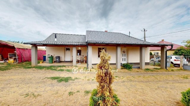 Eladó családi ház, Nagykállóban 37 M Ft, 2 szobás