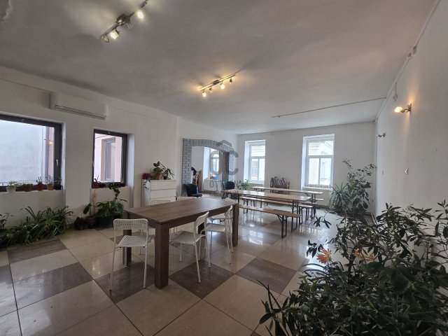 Eladó üzlethelyiség, Gyöngyösön 69.9 M Ft