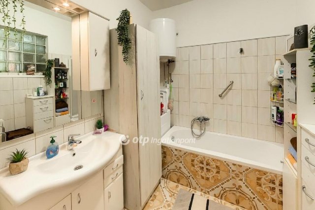 Eladó családi ház, Zsámbékon 89.9 M Ft, 5+2 szobás