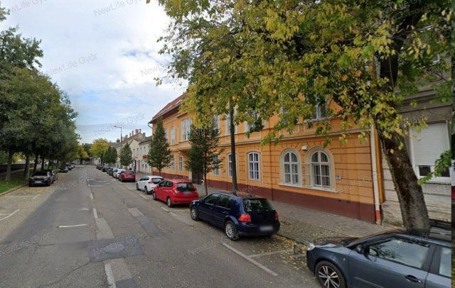 Eladó téglalakás, Győrött 80 M Ft, 3 szobás
