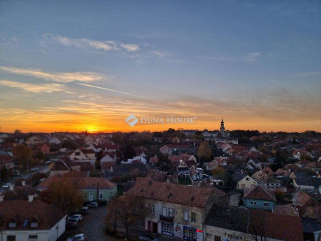 Eladó téglalakás, Keszthelyen, Rákóczi téren 45 M Ft, 2 szobás