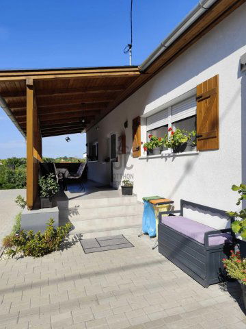 Eladó családi ház, Siófokon 178 M Ft, 4 szobás