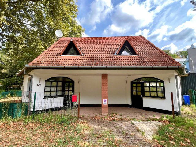 Eladó üzlethelyiség, Komlón 34.9 M Ft, 2 szobás