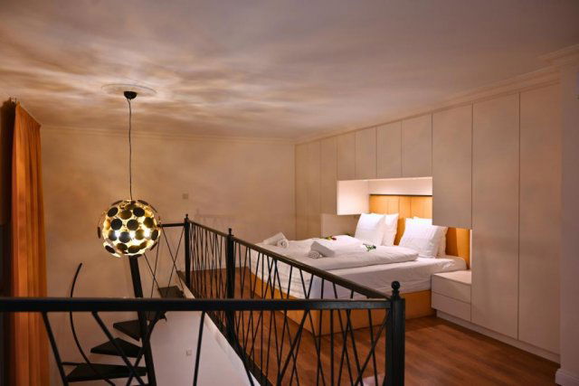 Kiadó téglalakás, albérlet, VI. kerületben, Nagymező utcában