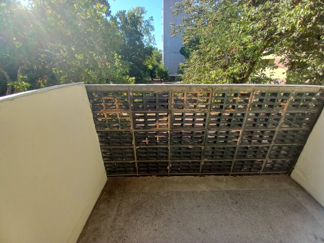 Kiadó téglalakás, albérlet, Pécsett, T utcában 140 E Ft / hó