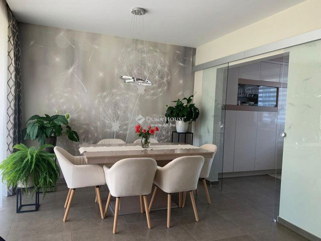 Eladó családi ház, Nyíregyházán 199.9 M Ft, 6 szobás