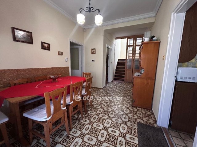 Eladó családi ház, Dunavecsén 79 M Ft, 5 szobás