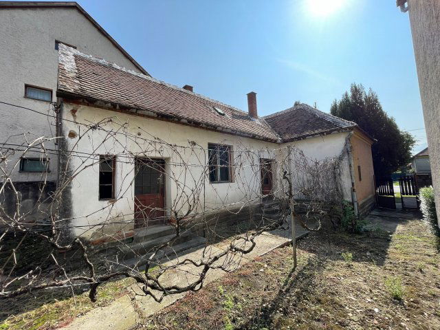 Eladó családi ház, Sárváron, Sársziget utcában 24 M Ft