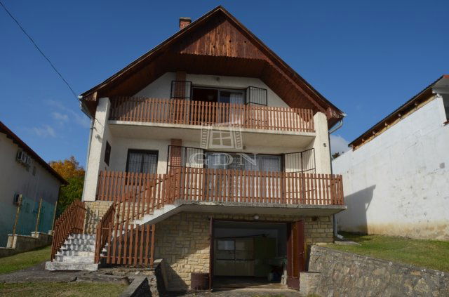 Eladó nyaraló, Szentendrén 119 M Ft, 5 szobás