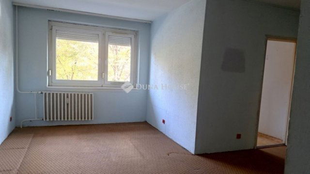 Eladó panellakás, Veszprémben 52.7 M Ft, 4 szobás