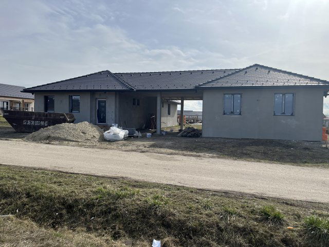 Eladó ikerház, Budajenőn 131 M Ft, 3 szobás