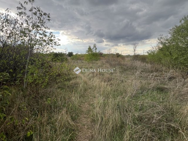 Eladó telek, Ercsiben 16 M Ft / költözzbe.hu