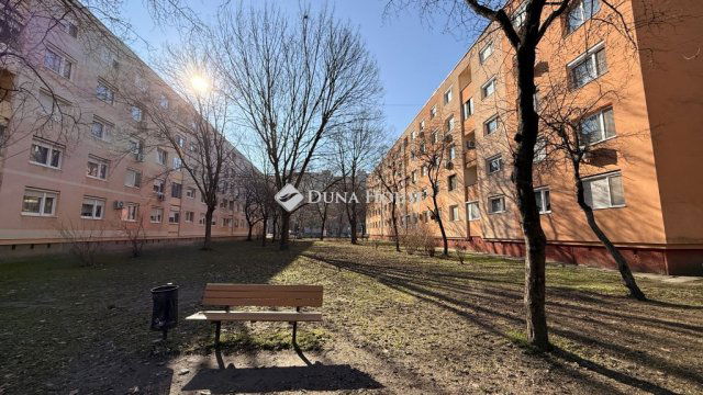 Eladó panellakás, Győrött 49.9 M Ft, 2 szobás