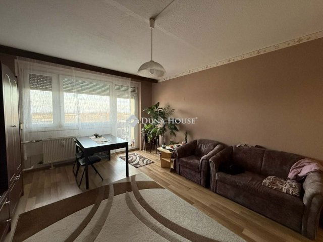 Eladó panellakás, Kiskunhalason 26.9 M Ft, 2 szobás