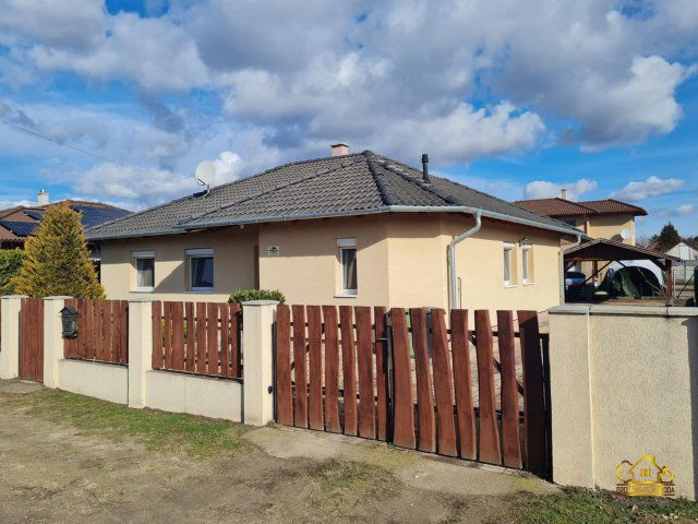 Eladó családi ház, Tökölön 119.9 M Ft, 3+1 szobás