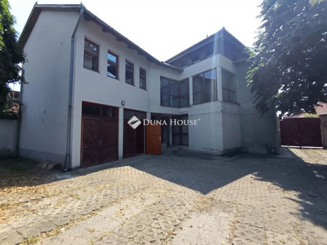 Kiadó iroda, Cegléden 700 E Ft / hó / költözzbe.hu