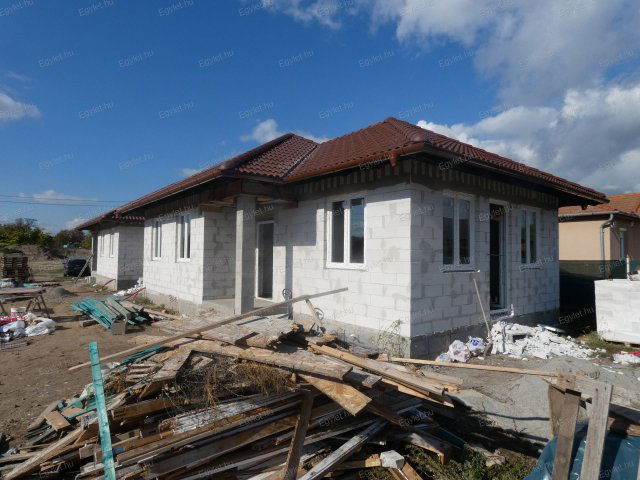 Eladó ikerház, Monorierdőn 61.8 M Ft, 4 szobás