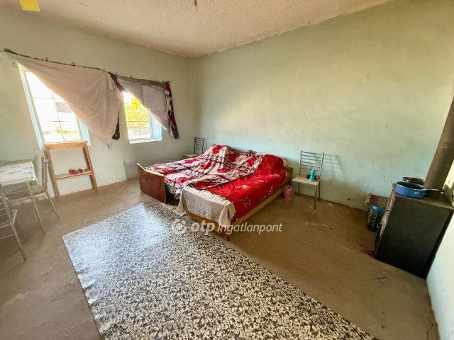 Eladó családi ház, Jászladányon 4 M Ft, 1+1 szobás