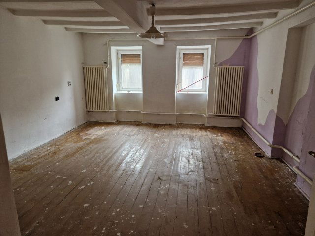 Eladó családi ház, Orosházán 11.5 M Ft, 2 szobás