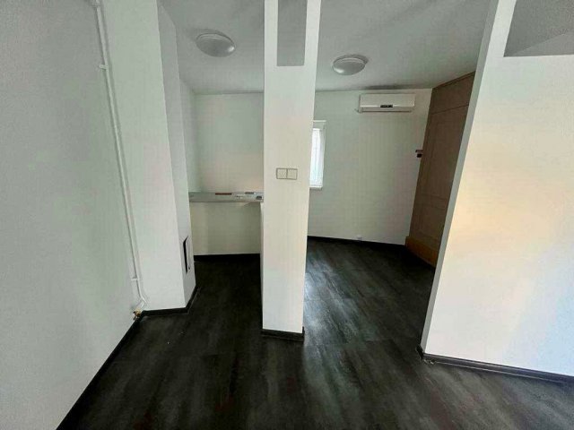 Kiadó üzlethelyiség, Móron 120 E Ft / hó, 2 szobás