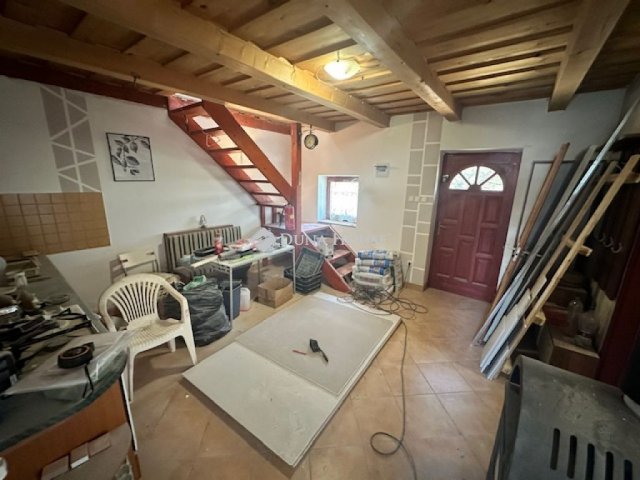 Eladó családi ház, Csákváron 40 M Ft, 3 szobás